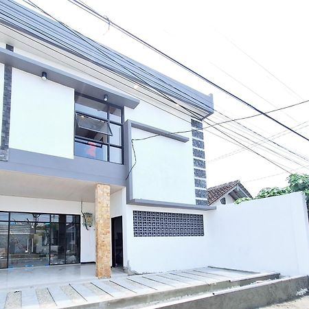 Reddoorz Near Stasiun Kediri Hotel Kediri  Exterior foto