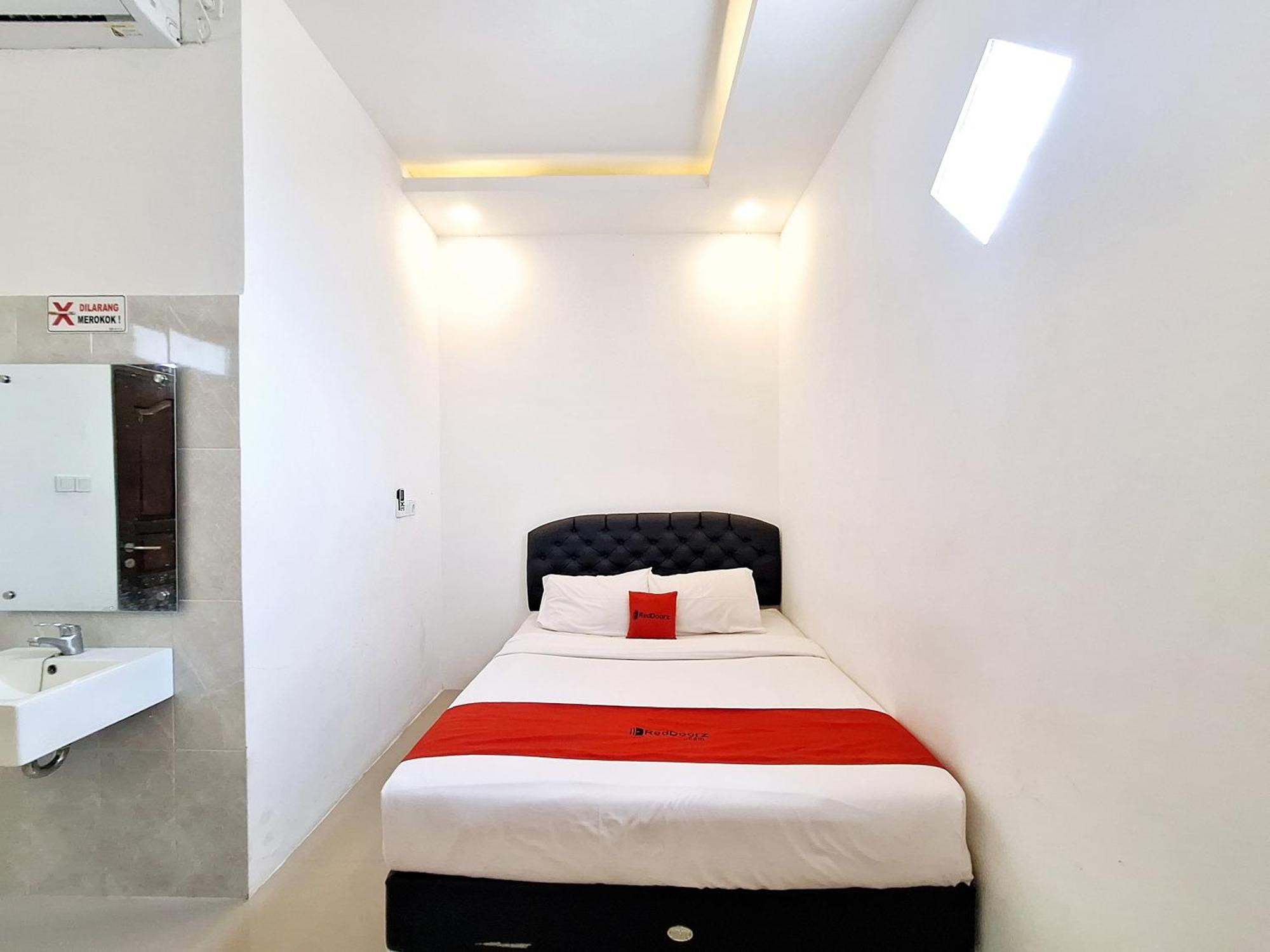 Reddoorz Near Stasiun Kediri Hotel Kediri  Exterior foto