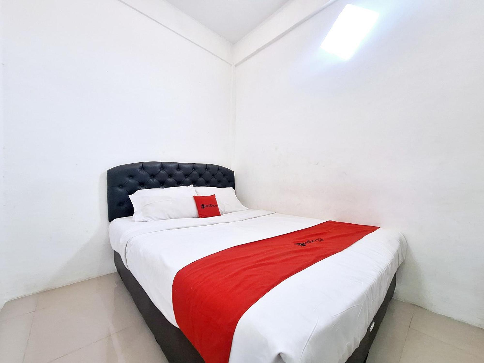 Reddoorz Near Stasiun Kediri Hotel Kediri  Exterior foto