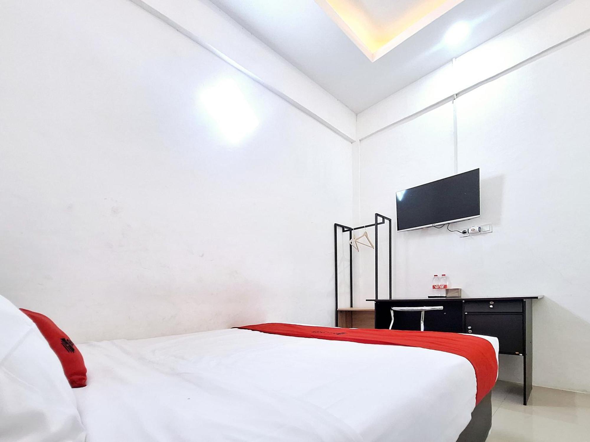 Reddoorz Near Stasiun Kediri Hotel Kediri  Exterior foto