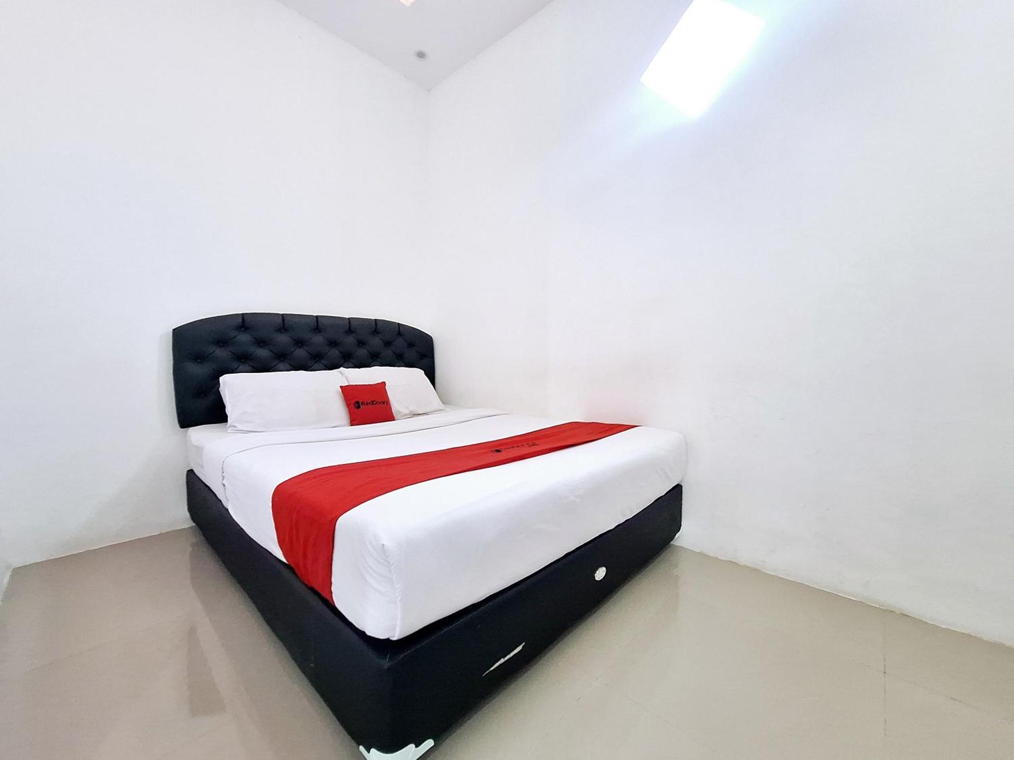 Reddoorz Near Stasiun Kediri Hotel Kediri  Exterior foto